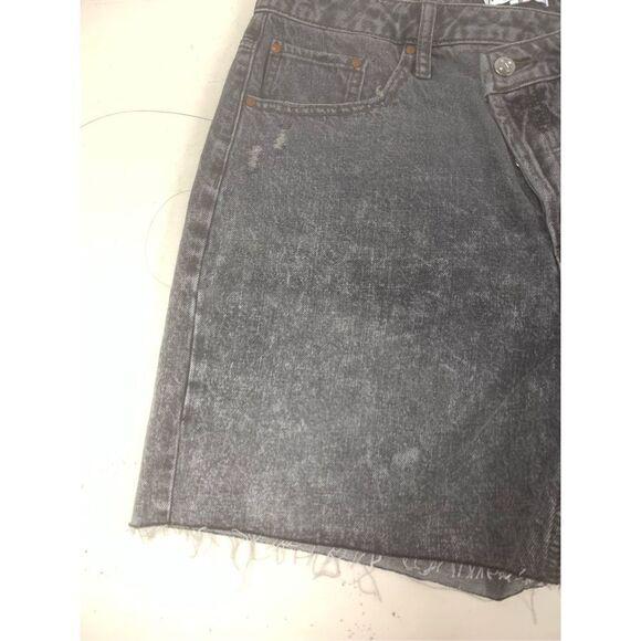 Asymmetrical Fly Bermuda Shorts - Picture 3 of 6